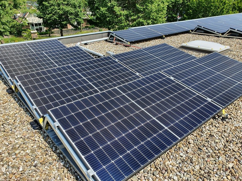 Zonnepanelen op huisartsenpraktijk Meidoorn in Wezep