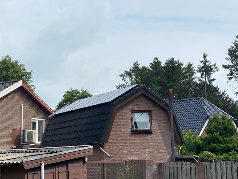 Zonnepanelen op bijgebouw